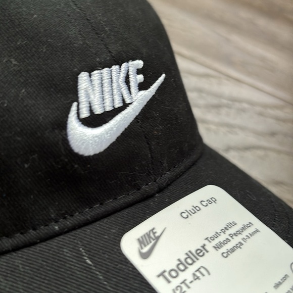 Nike Toddler Club baseball cap,Velcro back,6 vent, embroidered Nike swoosh logo - Picture 10 of 11